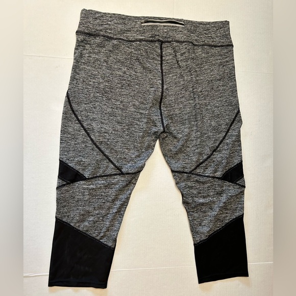 RAG athletic Plus Size black & grey capri leggings with mesh panels Sz-2X D7 - Picture 2 of 7